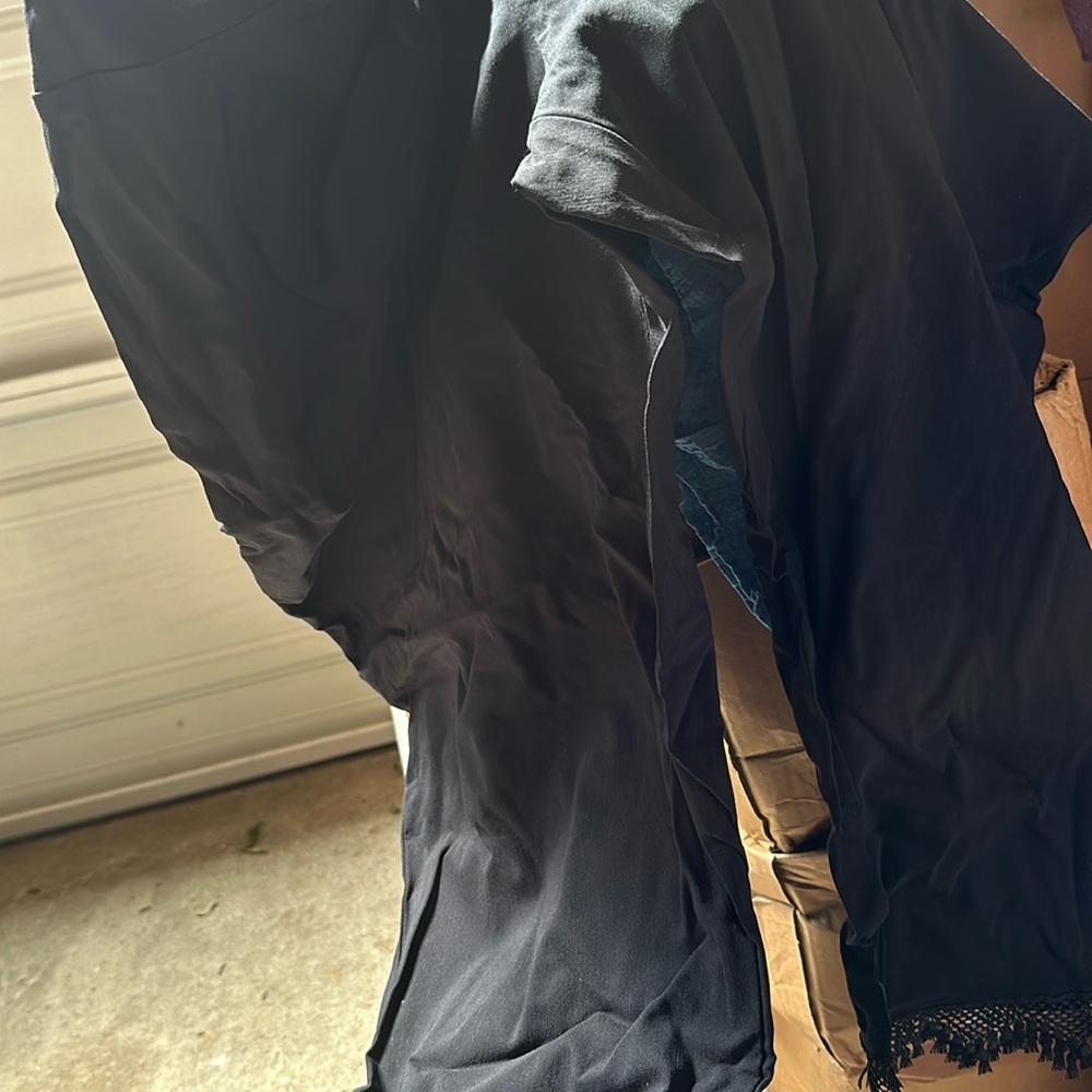 Super cute plus size stretchy capris brand: Avenue black size 30 nwt never worn